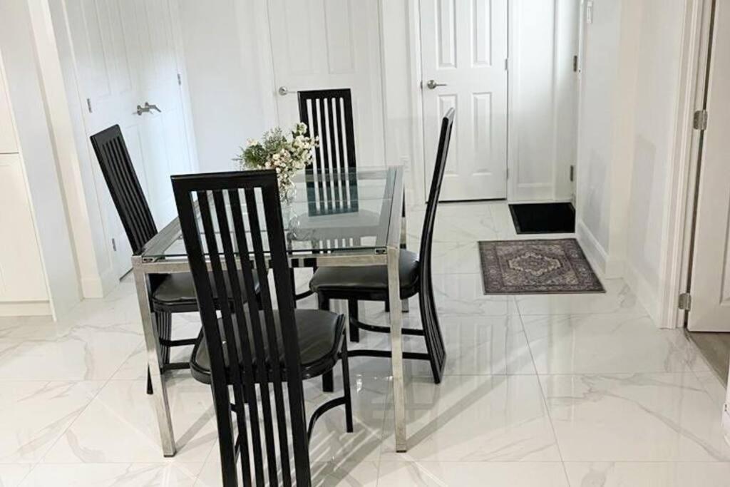 Stylish And Luxurious Apartment Basement Unit Лонгьой Екстер'єр фото